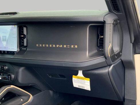 Certified 2025 Ford Bronco Badlands AWD/4WD image 18