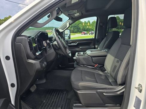 Used 2024 Chevrolet Silverado 2500 LT AWD/4WD image 9