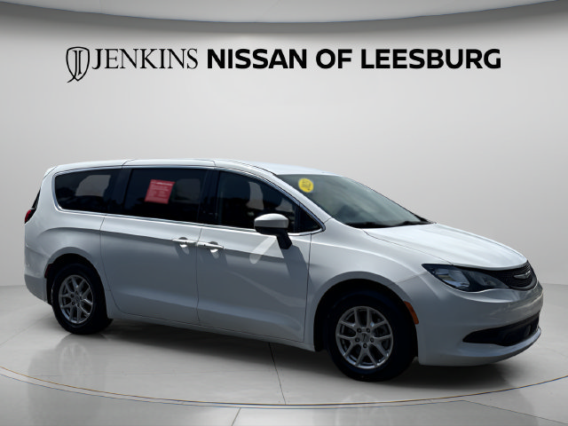 Used 2023 Chrysler Voyager LX FWD image 5
