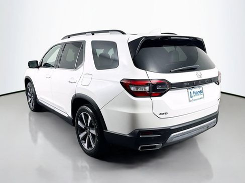 Certified 2025 Honda Pilot Touring image 5