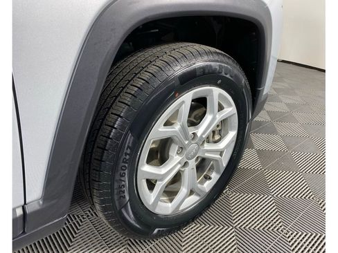 Used 2024 Jeep Compass Latitude image 21