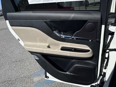 New 2026 Lincoln Corsair Premiere image 13