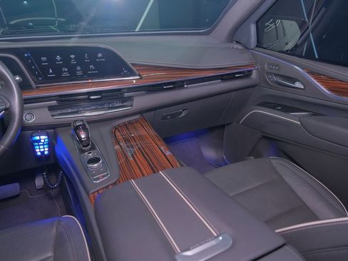 Used 2024 Cadillac Escalade ESV Premium Luxury image 67