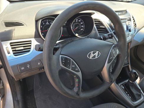 Used 2014 Hyundai Elantra SE w/ Option Group 02 image 8
