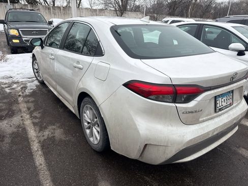 Used 2020 Toyota Corolla XLE image 4