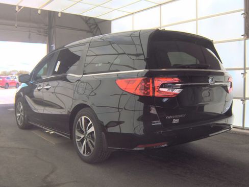 Used 2023 Honda Odyssey Touring image 2