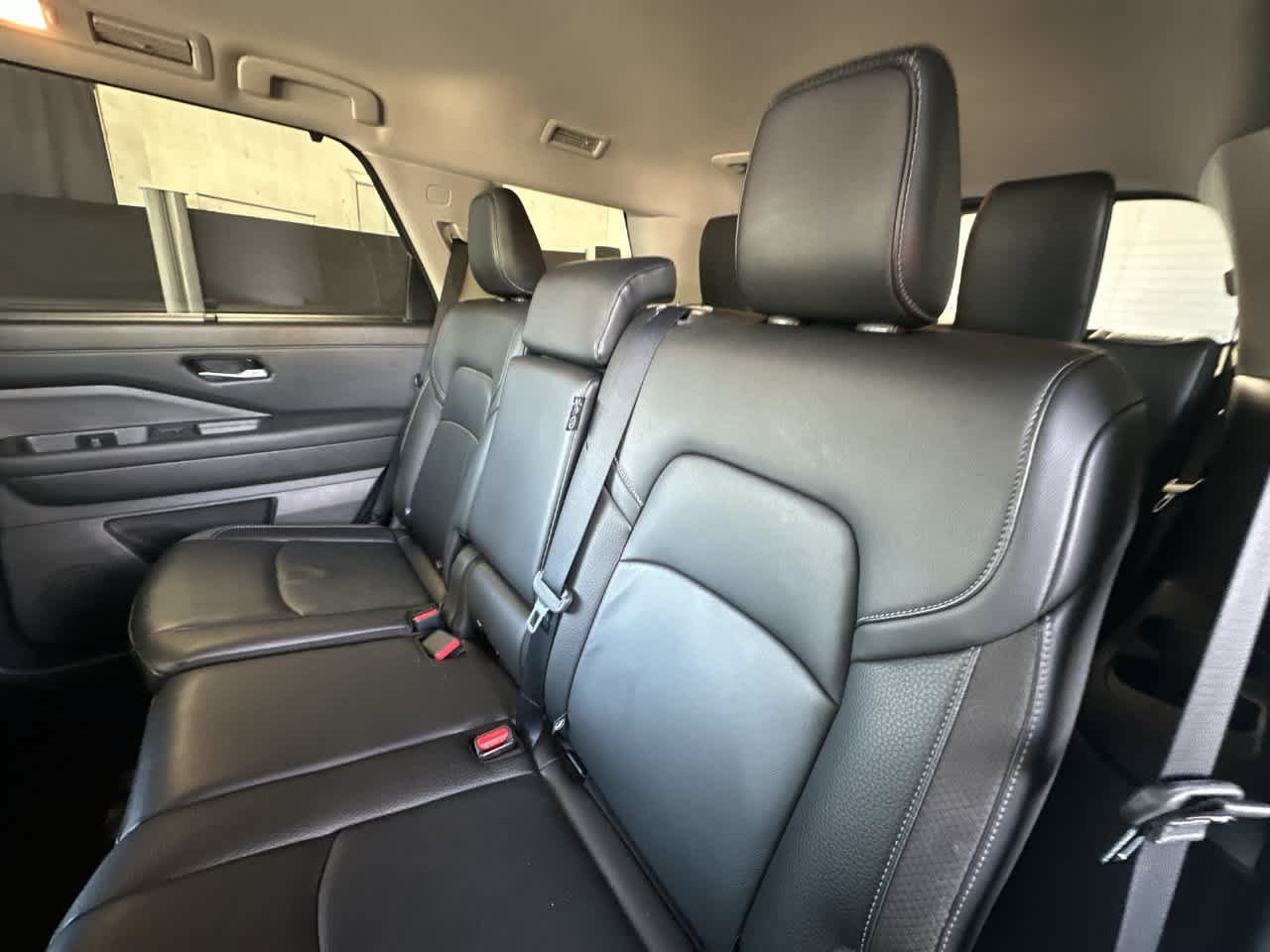 Used 2025 Nissan Pathfinder SL AWD/4WD image 22