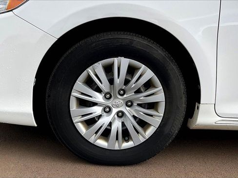 Used 2013 Toyota Camry LE image 9