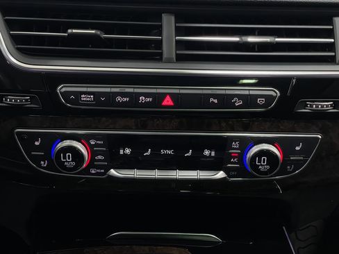 Used 2018 Audi Q7 3.0T Prestige w/ Prestige Package image 26