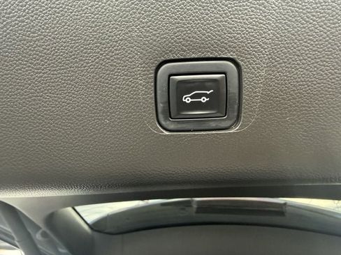 Used 2021 Chevrolet Traverse Premier image 9