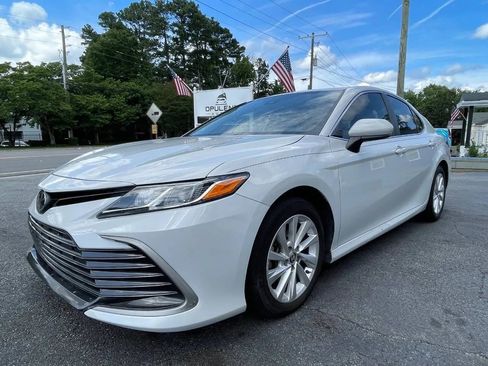 Used 2023 Toyota Camry LE FWD image 3