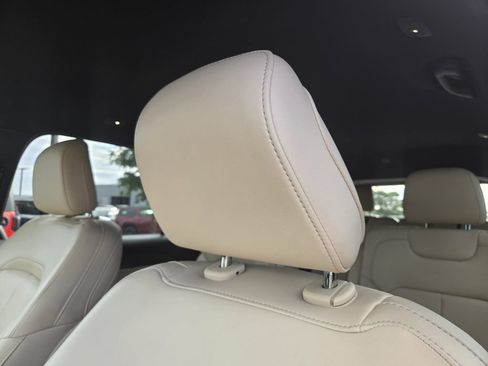 Used 2024 Jeep Grand Cherokee L Limited AWD/4WD image 13