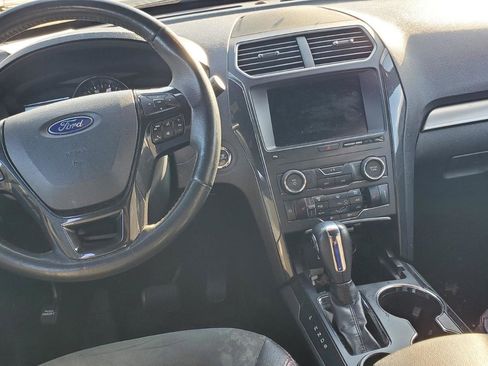 Used 2019 Ford Explorer XLT w/ Equipment Group 202A FWD image 5