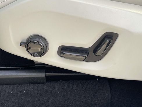 Used 2026 Volvo XC90 B6 Ultra w/ Lounge Package image 28