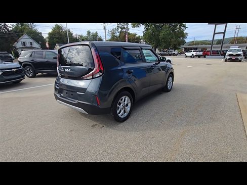 Used 2023 Kia Soul LX w/ LX Technology Package image 8