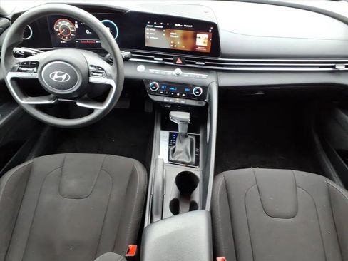 Used 2024 Hyundai Elantra SEL image 18