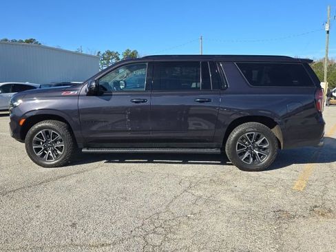 Used 2022 Chevrolet Suburban Z71 w/ Z71 Off-Road Package image 2