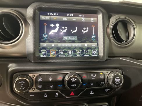 Used 2022 Jeep Wrangler Unlimited Sport w/ Sun And Sound Package AWD/4WD image 21