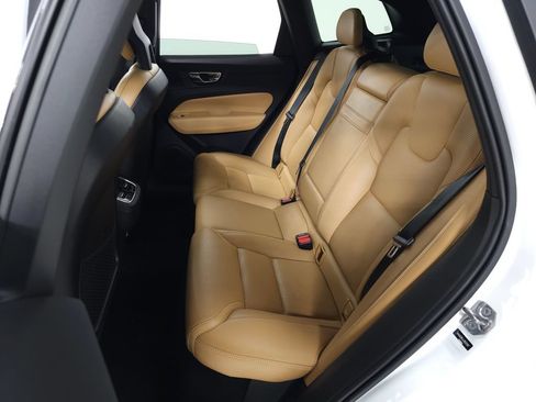 Used 2018 Volvo XC60 T6 Inscription w/ Luxury Seat Package AWD/4WD image 39