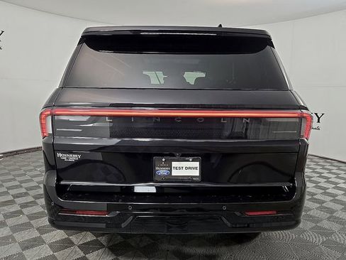 New 2025 Lincoln Navigator Reserve w/ Jet Appearance Package image 5