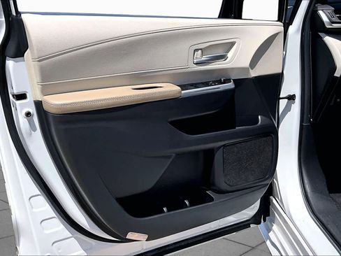 Used 2022 Toyota Sienna XLE FWD image 22