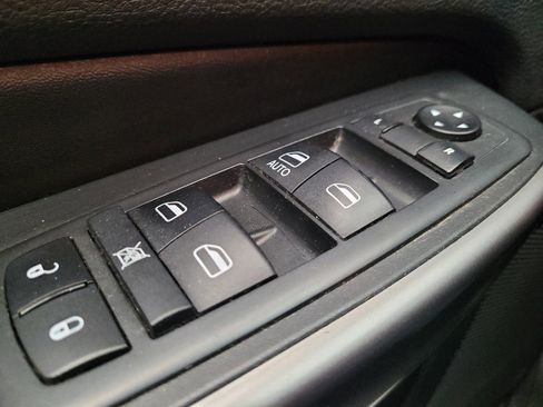 Used 2019 Jeep Cherokee Latitude w/ Popular Appearance Group AWD/4WD image 27