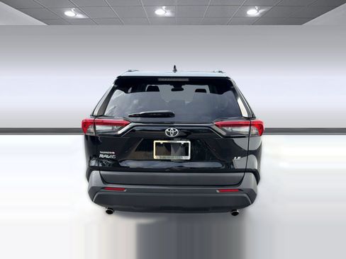 Used 2021 Toyota RAV4 LE FWD image 10