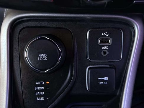 Used 2018 Jeep Compass Latitude w/ Popular Equipment Group AWD/4WD image 13