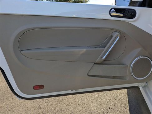 Used 2013 Volkswagen Beetle 2.5 image 10