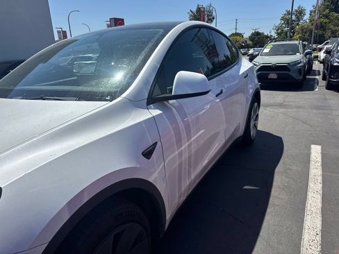 Used 2021 Tesla Model Y Long Range AWD/4WD image 2