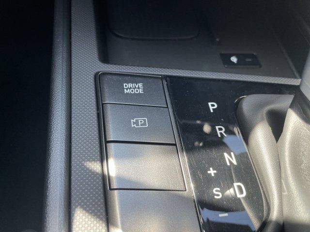 Used 2025 Hyundai Elantra Sport FWD image 17