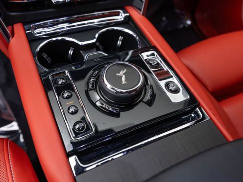 Used 2021 Rolls-Royce Cullinan AWD/4WD image 37