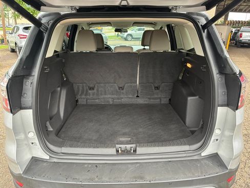 Used 2017 Ford Escape SE w/ Equipment Group 201A FWD image 11