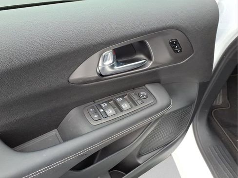 New 2026 Chrysler Pacifica Select image 14