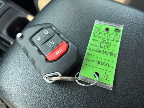 Used 2021 Jeep Gladiator Sport AWD/4WD image 20