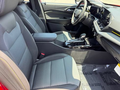 New 2026 Chevrolet Trax LT w/ Midnight Edition FWD image 8