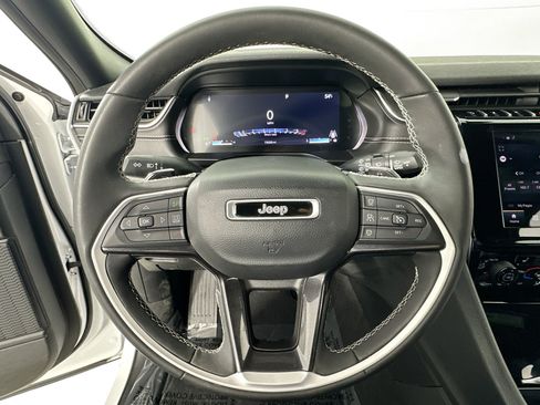 Used 2023 Jeep Grand Cherokee Altitude image 11