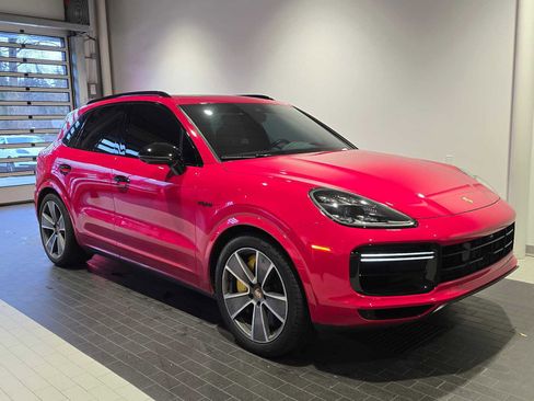 Used 2023 Porsche Cayenne Turbo S image 9