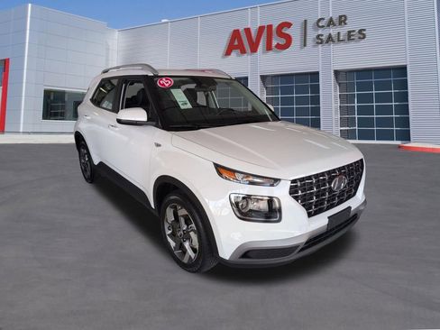 Used 2025 Hyundai Venue SEL FWD image 3