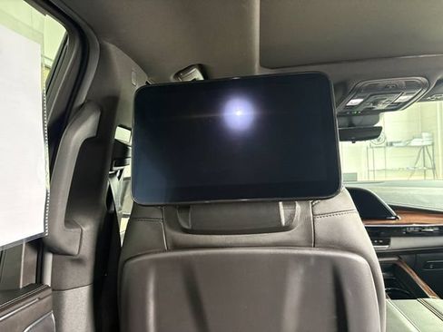 Certified 2024 Cadillac Escalade Premium Luxury w/ Performance Package AWD/4WD image 15