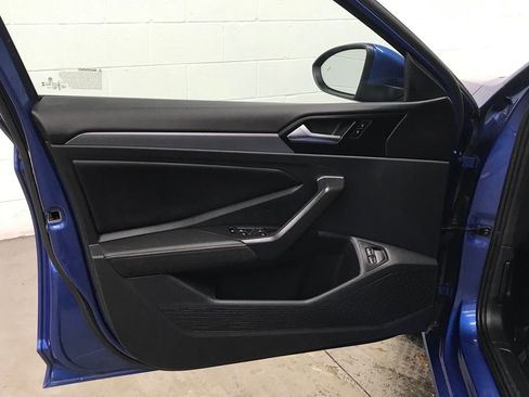 Used 2024 Volkswagen Jetta SE image 9