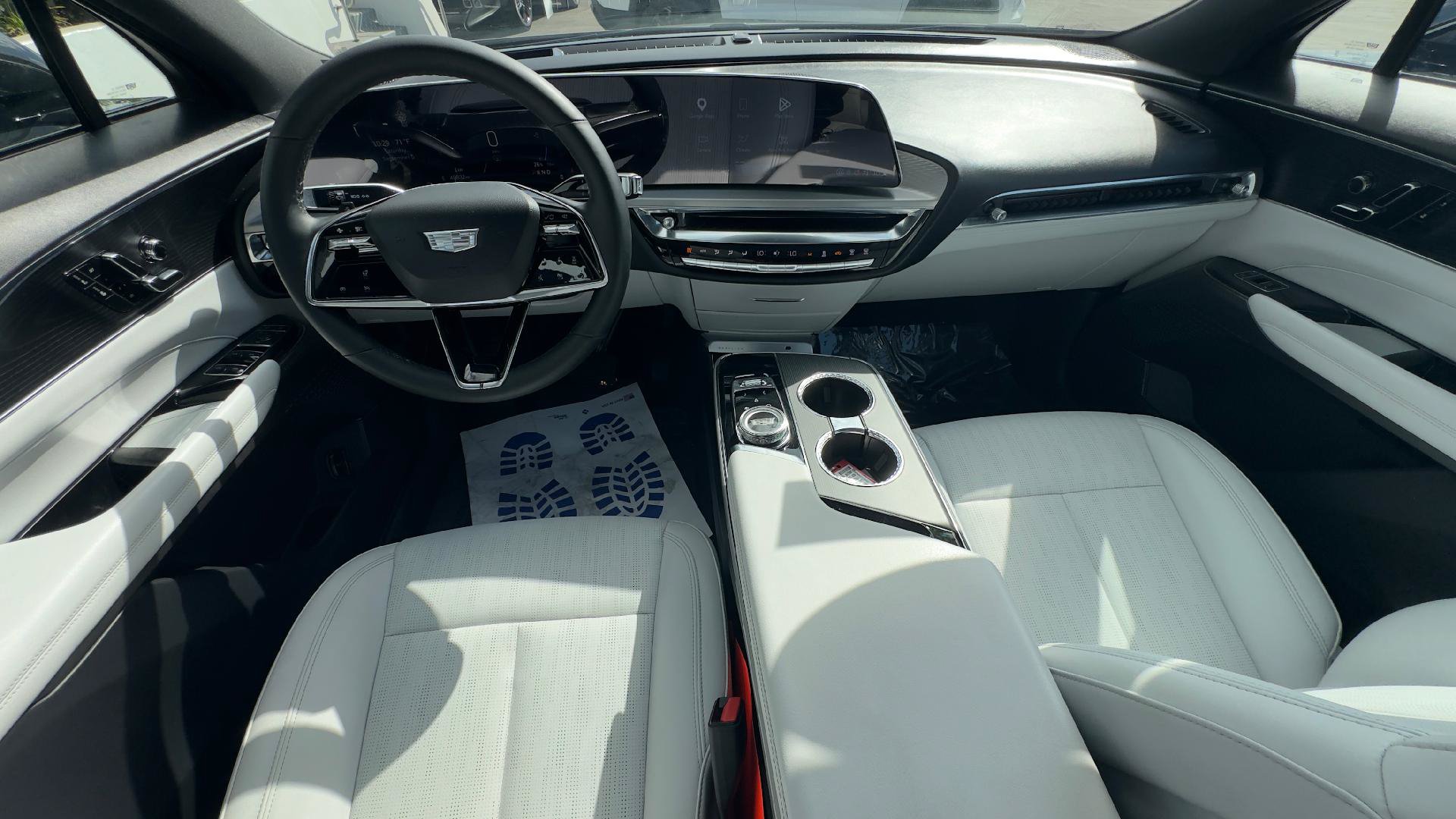 Certified 2024 Cadillac Lyriq Luxury AWD/4WD image 9