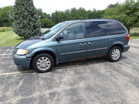 Used 2005 Dodge Caravan SXT w/ Popular Equipment Group image 8