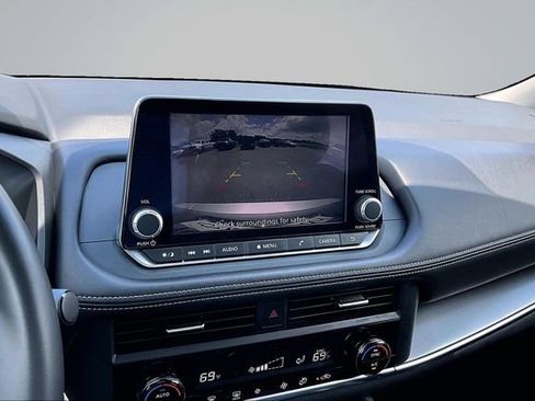 Used 2025 Nissan Rogue SV AWD/4WD image 14
