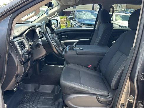 Used 2017 Nissan Titan SV AWD/4WD image 12