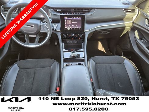 Used 2025 Jeep Grand Cherokee L Laredo image 5