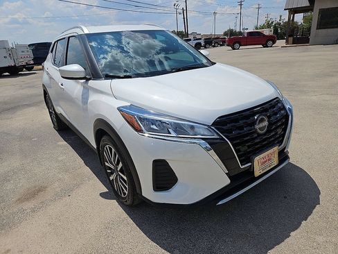 Used 2022 Nissan Kicks SV FWD image 11