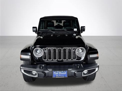 Used 2024 Jeep Wrangler Unlimited Sahara w/ Technology Group AWD/4WD image 3