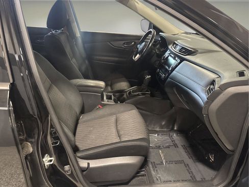 Used 2020 Nissan Rogue SV w/ Premium Package image 12