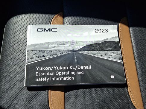 Used 2023 GMC Yukon XL AT4 w/ AT4 Premium Package AWD/4WD image 29